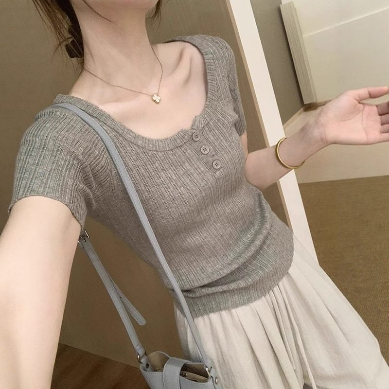 French-Style High-End Slim-Fit U-Neck Knitted Short-Sleeve T-Shirt for Women, Summer Gray Ice Silk Short Top with a Large Neckline and Collarbone Exposure