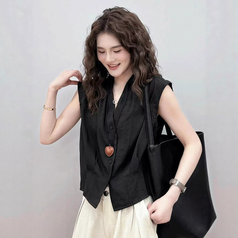 High-Fashion Black V-Neck Sleeveless Shirt for Women, Summer Old-Money Style Outerwear, Breast-Covering Vest, Sleeveless Top