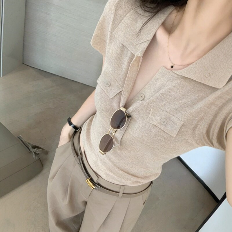 Oatmeal-Colored, Elegant and Sophisticated Polo-Neck Knit Short-Sleeve T-Shirt for Women, Summer Old-Money Style, Slim-Fit V-Neck, Regular Shoulder Top