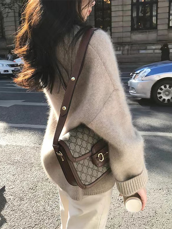 Oatmeal-Colored Soft Raccoon Fur V-Neck Sweater for Women, Autumn and Winter, High-End, Lazy and Relaxed Style, Inner Knit Top