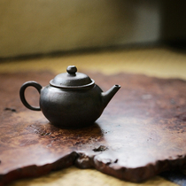 Taichu Lianhuatang self-made pottery clay teapot black gold glaze small bubble pot holding 85ml outside the city
