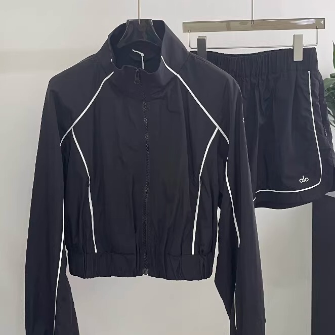 [in Stock from the Source Factory] Kim Ji-Soo's Same Style Three-Label Long-Sleeve Jacket with Logo and Sports Shorts Set