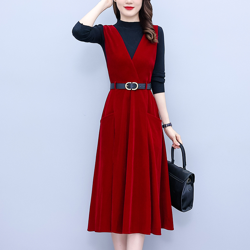 Red Dress for Women 2026 Autumn and Winter Velvet Slip Dress with a High-End Feel New Year Engagement Suit Dress