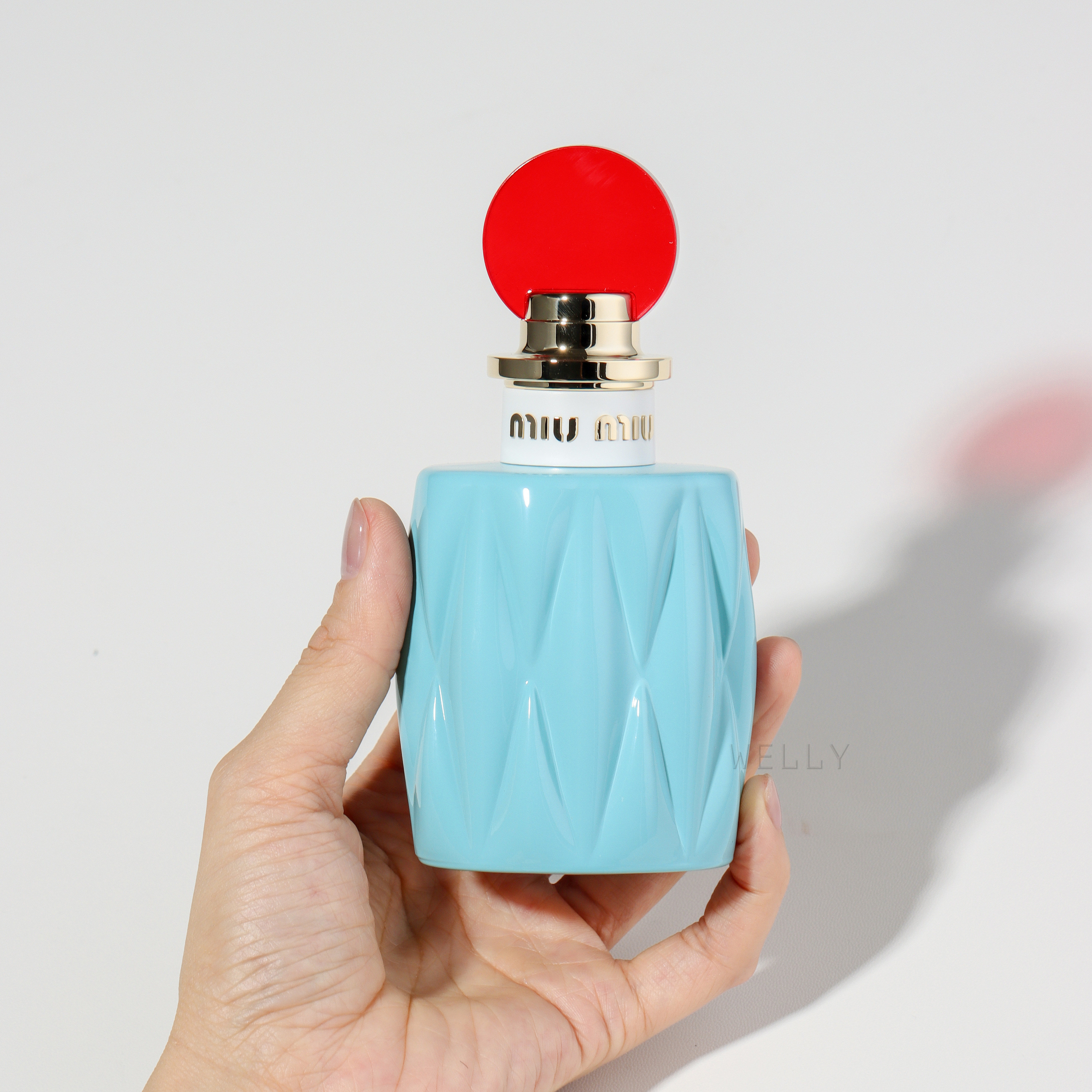 MIUMIU红盖香水少女为何成2025年香氛界新宠？_香水_淘宝美妆网