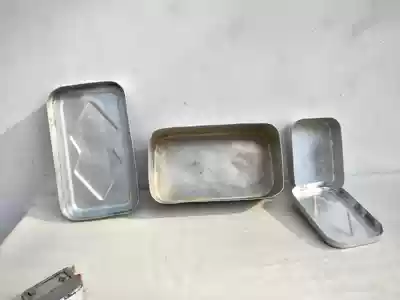 Nostalgic old objects, old aluminum pots, aluminum lunch boxes, old lunch boxes from the 1970s and 1980s can be rented