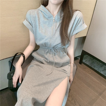 Special cabinet 2022 summer new tandem hat casual loose one-piece dress female draw rope with open fork to lean over knee long skirt tide