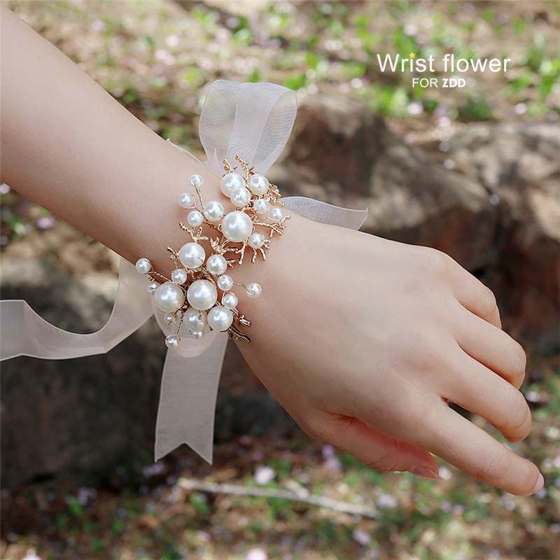 Bridesmaid's wrist flower bridal sister group hand ring flower dance performance handmade pearl wedding European-style golden baroque