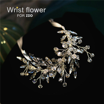 Luxurious shiny silver rhinestone brides wrist flower European style wedding elegant bracelet bridesmaid group sister group hand tied flower