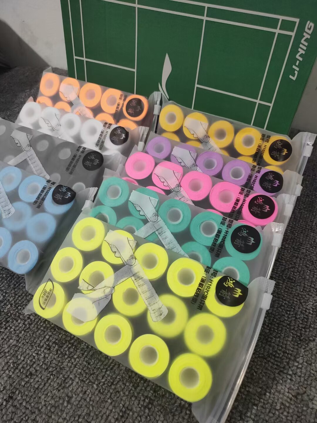 Hong arrow 102 badminton tap tap tap flat flat surface viscosity light surface multicolor ice blue cost