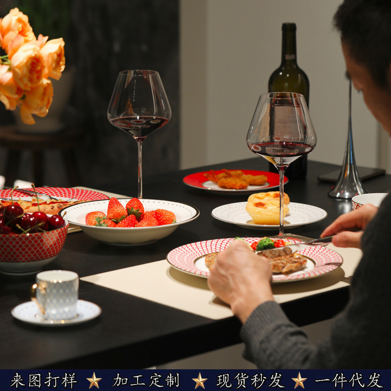 Russian Royal Bone China Star Red Series Housewarming Tableware Bowl and Plate Set Light Luxury High-End Home Gift Russian Royal Bone China Star Red Series Housewarming Tableware Bowl and Plate Set Light Luxury High-End Home Gift