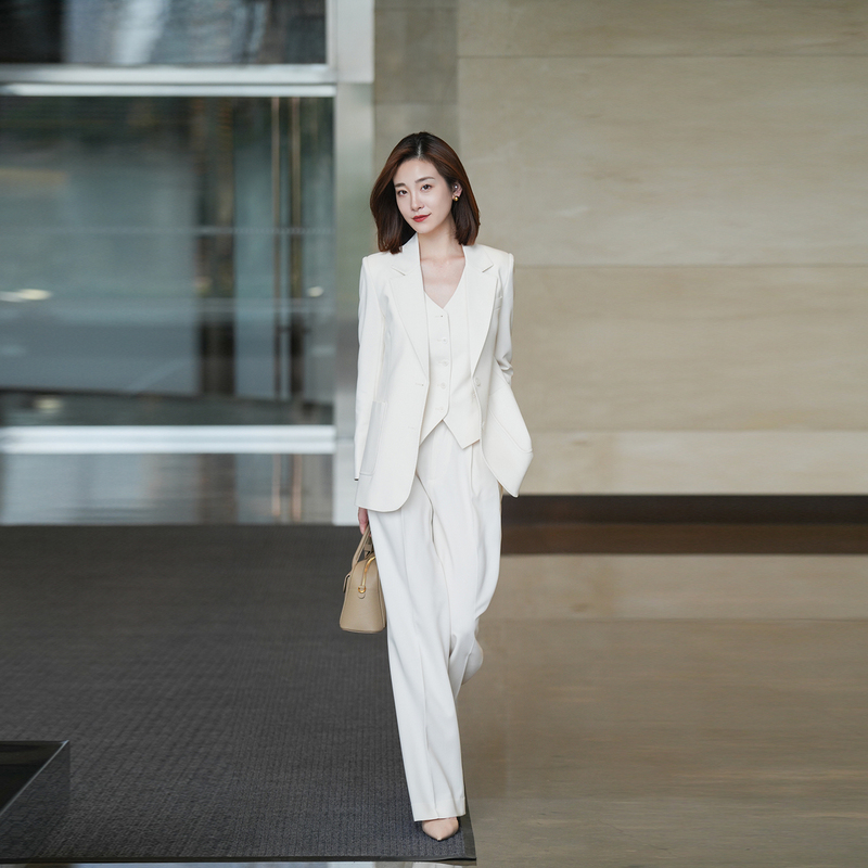 Autumn and Winter Off-White Suit Set for Women, Casual Business Attire, Loose Suit Vest, Wide-Leg Pants, Old Money Style Three-Piece Set Autumn and Winter Off-White Suit Set for Women, Casual Business Attire, Loose Suit Vest, Wide-Leg Pants, Old Money Style Three-Piece Set