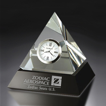 High-end New Pyramid Crystal Small Award Trophy Company Anniversary Memorabilia Lettering Custom Crystal Clocks