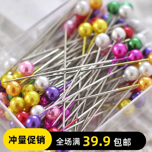 Цветная пластиковая коробка оснащена 100 иглами из жемчужного света и иглами по позиционированию бумаги