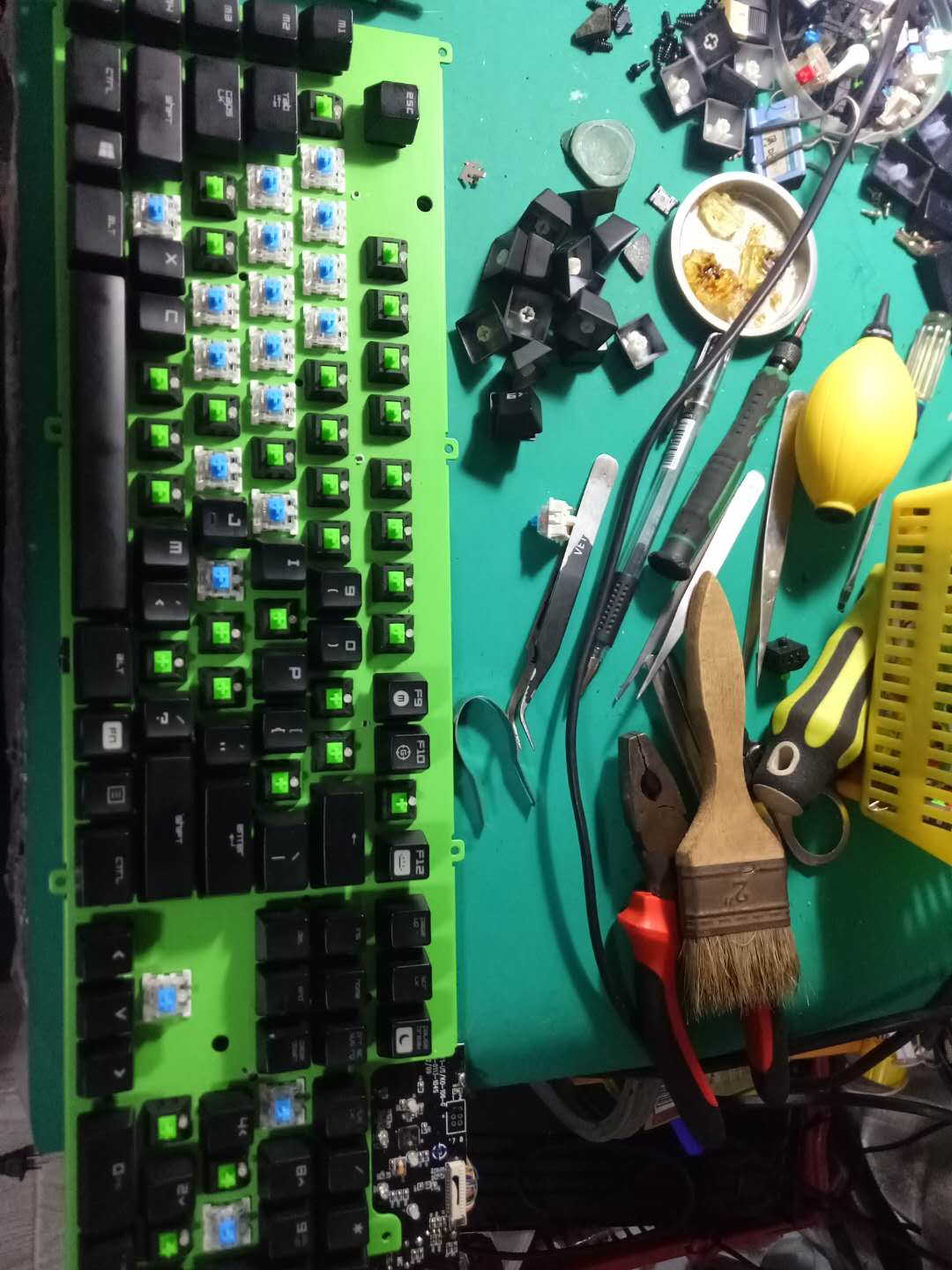 Mechanical keyboard repair and maintenance