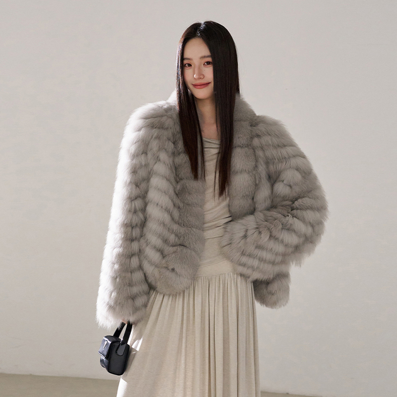 Chenyuyi London Holiday High-End Fox Fur Whole Skin Striped Gradient Short Autumn/Winter Fur Coat for Women Chenyuyi London Holiday High-End Fox Fur Whole Skin Striped Gradient Short Autumn/Winter Fur Coat for Women