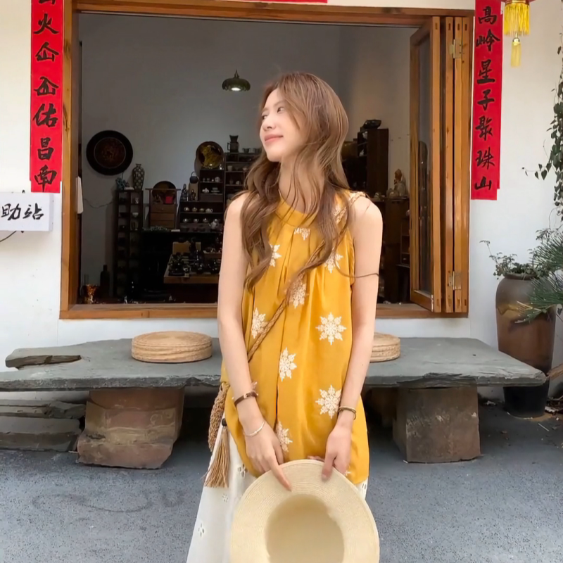 Yellow Tencel Cotton and Linen Sleeveless Top for Women, Summer 2026 New Style, Fresh and Loose, Age-Reducing Halter Neck Camisole