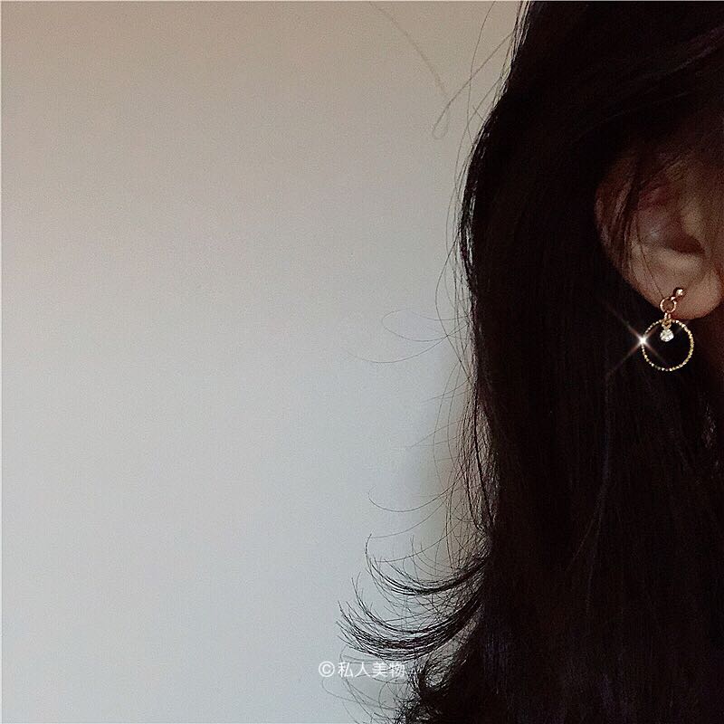 Day-of-the-day circle Little fresh Jedi Sweet Temperament Girl Hearts Super Fairy Asymmetry 925 Ear-pin No-hole ear clip Earrings