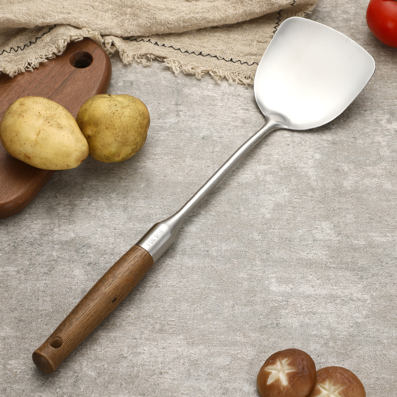304 stainless steel pan shovel fried vegetable shovel kitchenware cover set wood handle to scoop the saute spoon without dipping the pan iron shovel pan spoon short