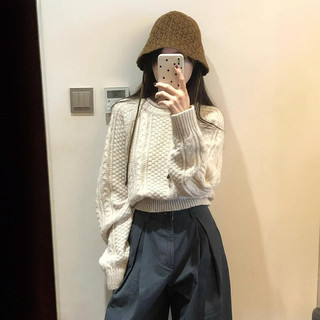 Twist round neck short pullover sweater