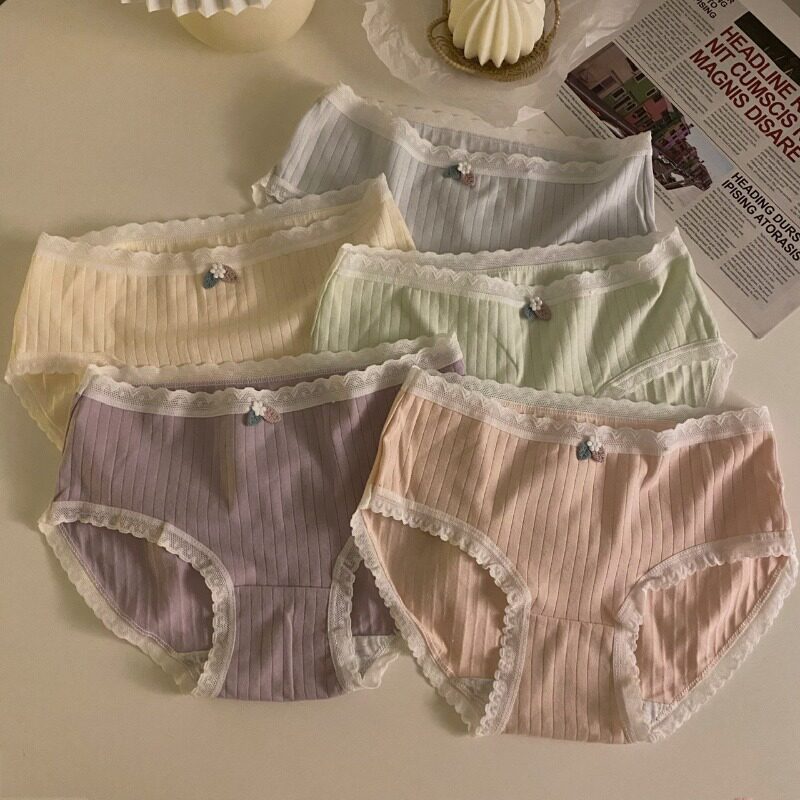 Early spring 2022 Korean version of the new day series adorable sweet and beautiful girl's underpants student triangle pants woman 5 dress