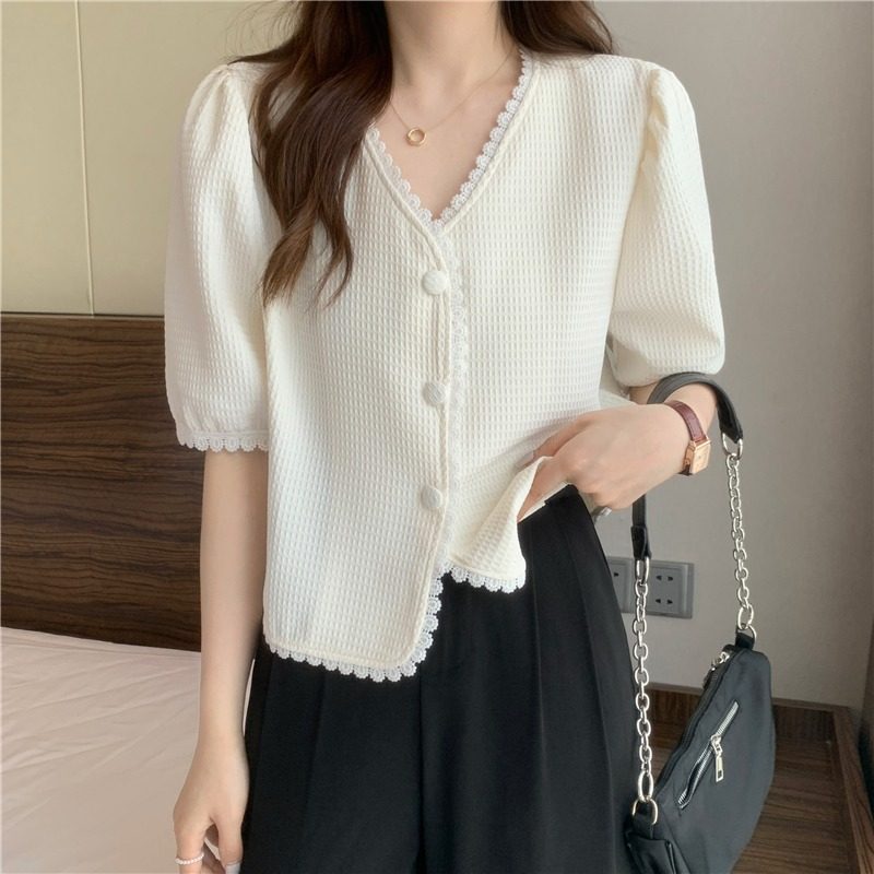 Summer 2022 new French style gentle wind V collar shirt woman design feeling short sleeve white crowdshirt blouse