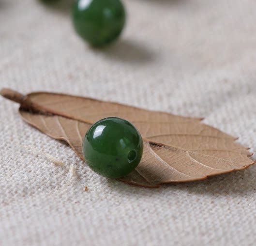 Xinjiang and Tian Biu jade natural green bulk pearl septa bead top beads DIY handmade 108 Buddha beads hand-made of Bodhi