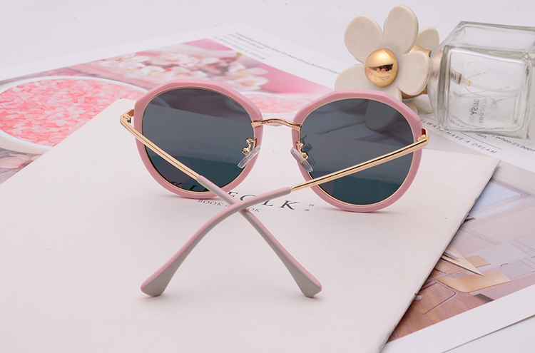 Thời trang châu Âu và Mỹ kính râm phân cực nữ 2019 mới retro không thường xuyên mặt nhỏ kính râm màu xám hồng thủy triều nhẹ mắt kính gentle monster
