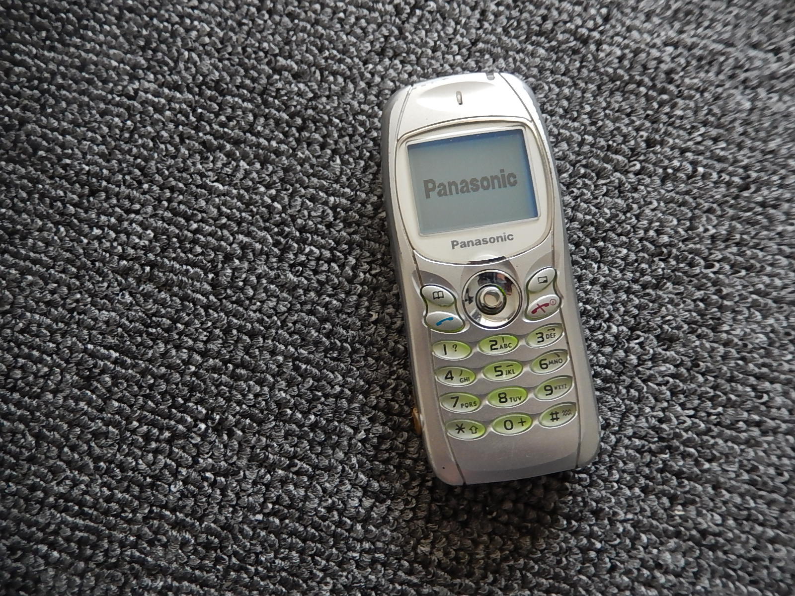 Original dress Panasonic GD75 mobile phone Classic flip phone second hand Panasonic GD75 nostalgic collection Classic old phone