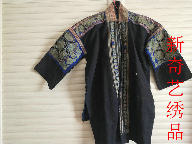 Old embroidered clothes Miao hand-embroidered clothes Minority hand-embroidered old embroidery pieces Seed embroidered top 14