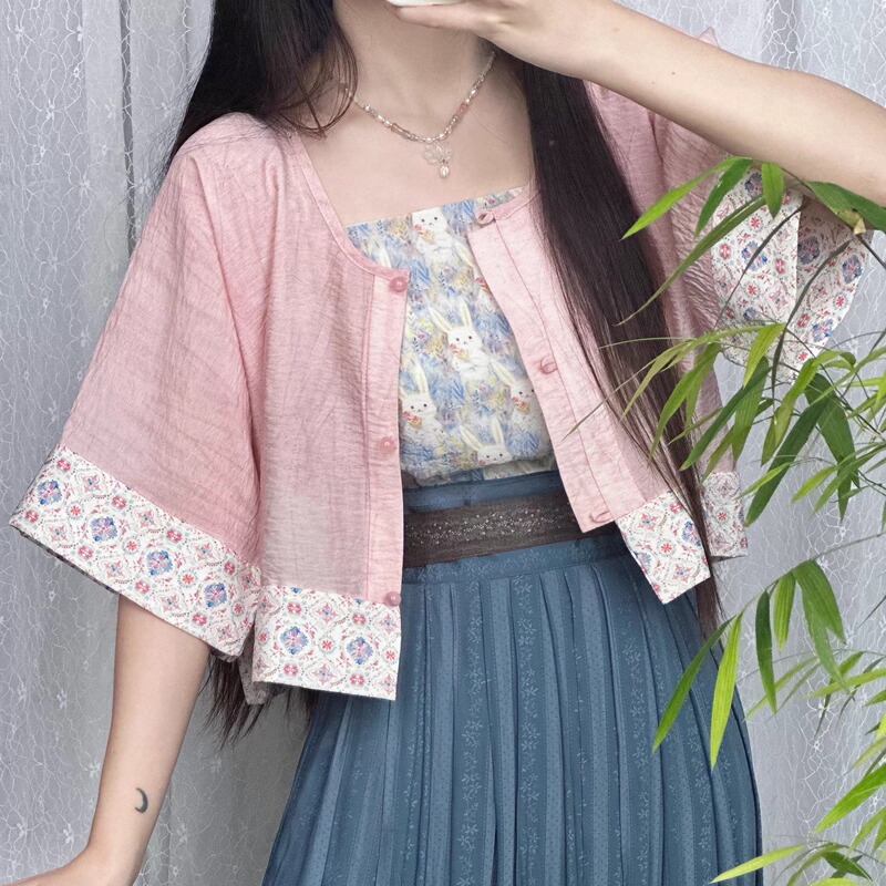 Read Fengyuan's Original Work [Pink Diary Tang Half-Sleeve] - Pink-Toned Daily Wear with a Front-Buttoned, Open-Neck Blouse