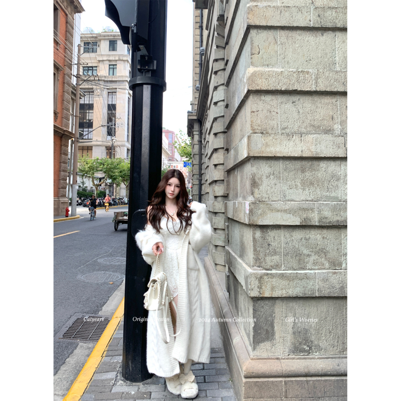 Catyears Year of the Cat Soft and Comfortable ~ Milky White Long Sweater Cardigan with Detachable Fur Collar Wool Coat