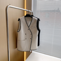 The core just needs a series of black and white diagonal webbing A- shaped wool waistcoat vest small fragrant wind small horse clip female