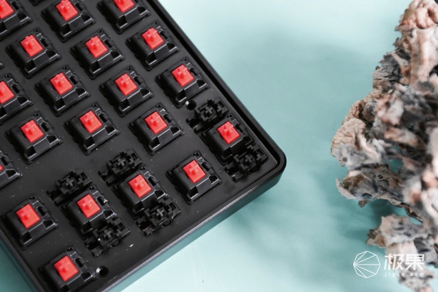 61键位樱桃轴，这键盘让码农爱不释手
