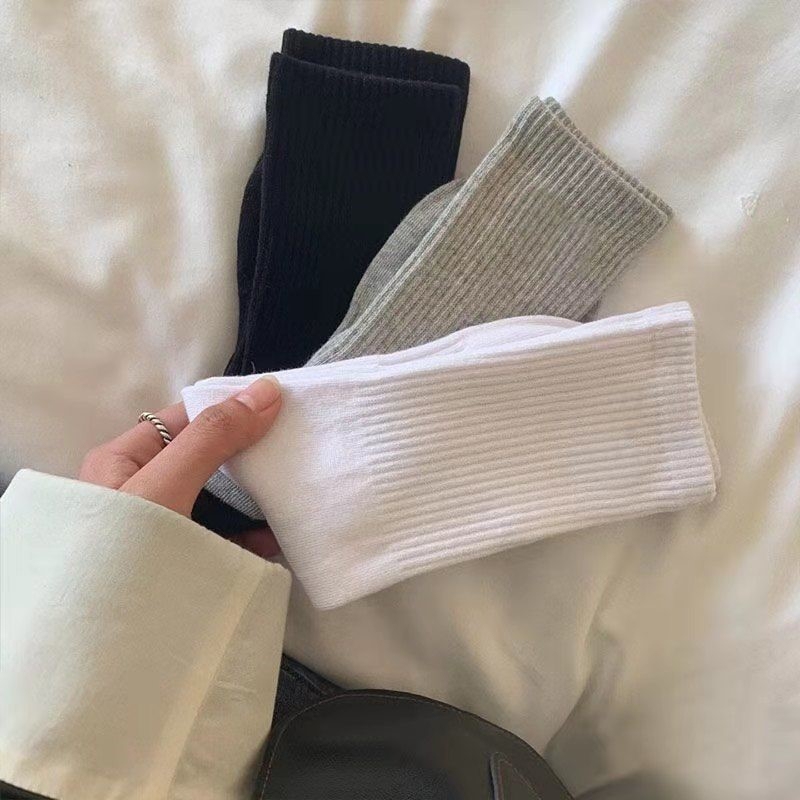 Korean Style Mid-Calf Socks for Women, Long Socks for Men and Women, Japanese Style Black and White Solid Color Trendy Couple Versatile Sports Socks