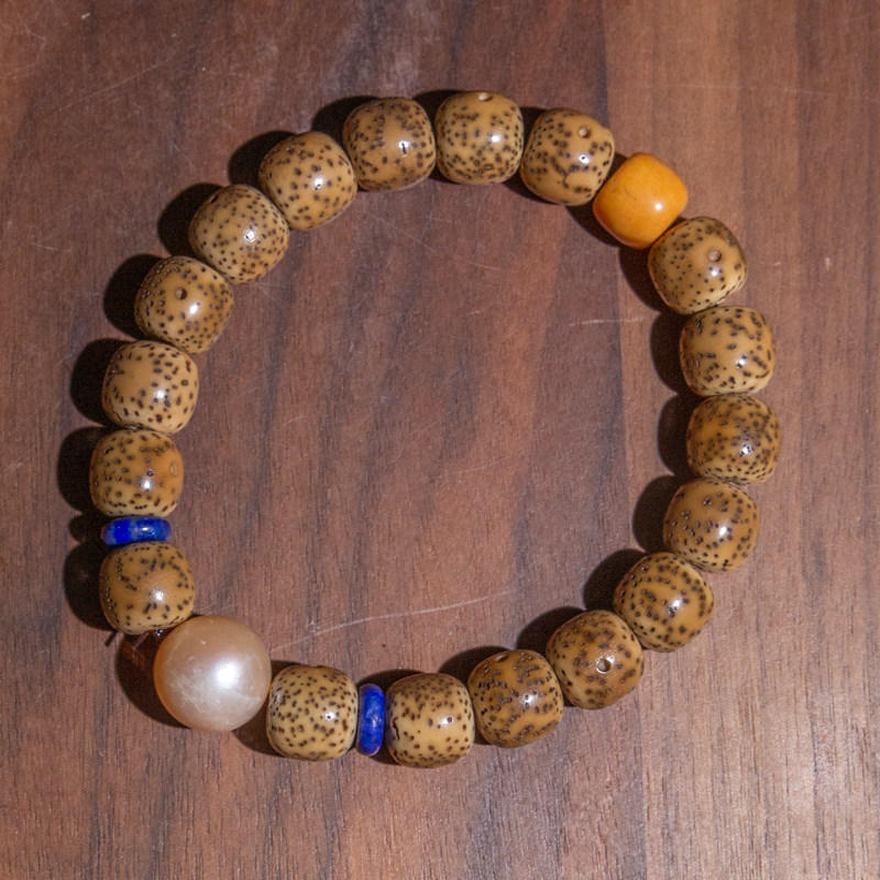 Qingkura One-to-one-shoot Star Moon Bodhisattva Single Circle Chen seed Hainan Natural Zhengzong Men's and Men's Bracelet Bracelet 