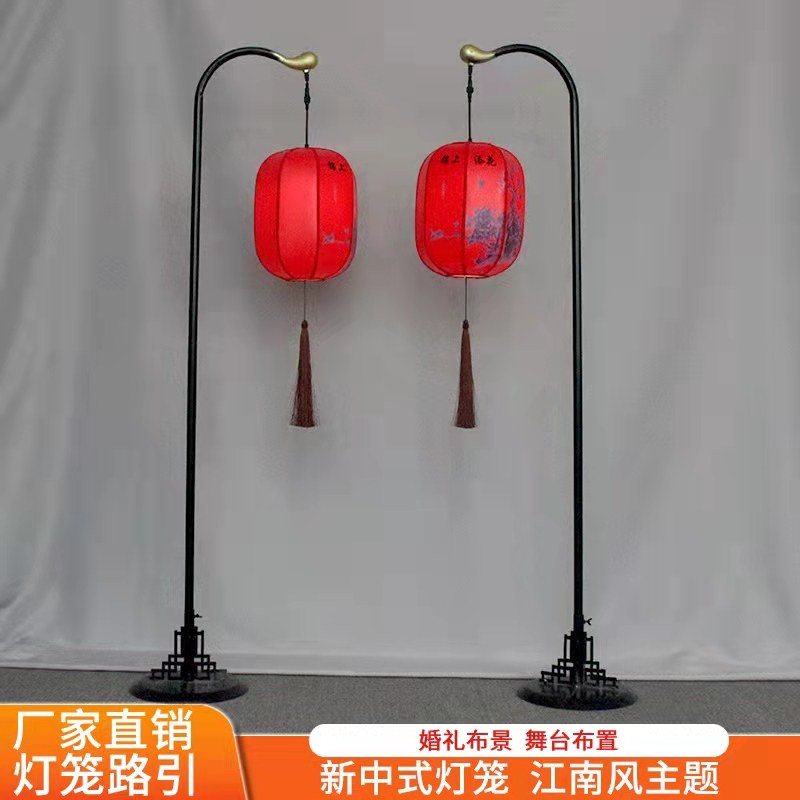 New Chinese-style wedding road guide stage decoration ornament props wrought iron lighting wedding hand-painted lantern palace lamp road guide