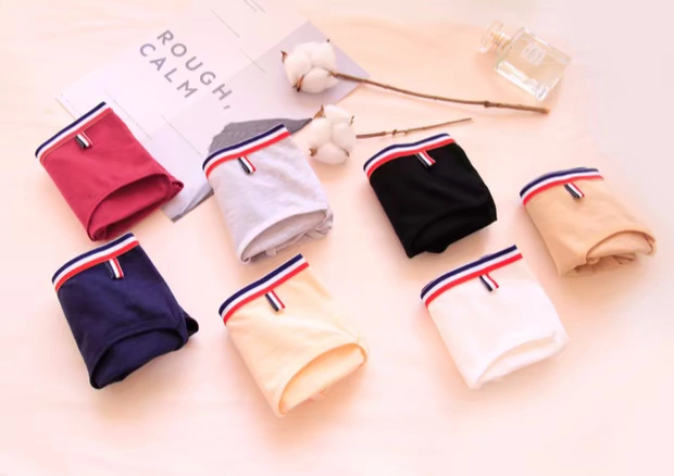 Phong cách hải quân đỏ trắng eo xanh cotton nữ đồ lót thoáng khí đơn giản rắn màu hông eo quần short tam giác