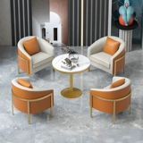 Светлый таблица переговоров по продажам на роскошном офисе и гостевой прием гостевой зоны гостевой зоны.