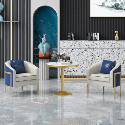 Светлый таблица переговоров по продажам на роскошном офисе и гостевой прием гостевой зоны гостевой зоны.