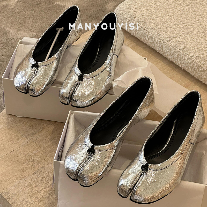 Sheepskin Split-Toe Silver Stunning Shallow-Mouthed Flats for Women, Summer 2026 New Style, Suitable for Skirts, Flat Ballet Dance Shoes Sheepskin Split-Toe Silver Stunning Shallow-Mouthed Flats for Women, Summer 2026 New Style, Suitable for Skirts, Flat Ballet Dance Shoes