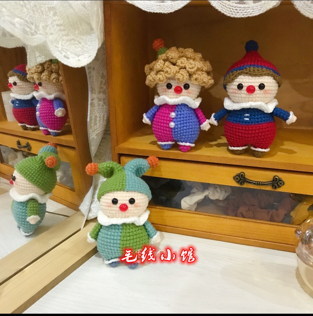 Circus clowns Three 698 handmade diy crochet wool braided doll dolls electronic diagrams Unfinished products