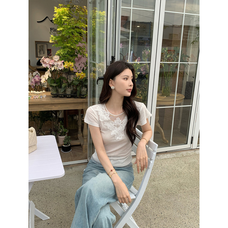 Kunzong [Pear Blossom White] White Short-Sleeved T-Shirt for Women, Summer 2026 New Style, Embroidered Lace, Slim-Fit Design Top