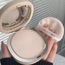 Clean and translucent base makeup double-layer setting powder long-lasting oil control soft focus matte concealer waterproof and sweat-proof honey loose powder