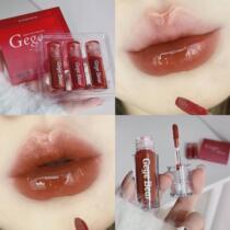 Three pieces are a good deal. Glaze dazzling water-glossy lip glaze set mirror-effect glass lip moisturizing lipstick and lip gloss.