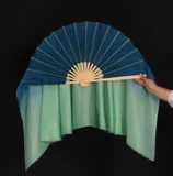 Настоящий вентилятор Silk Dance Dancing Fan Зеленый и зеленый двойной сдвоенный сдвоенный сдвоенный сдвоенный двухпонентный двухсторонний двухсторонний двухсторонний с двумя двумя двумя двумя двумя двумя двумя двумя двумя двумя двудиамированными плюс классическая танцор Янко исполнила вентилятор Silk