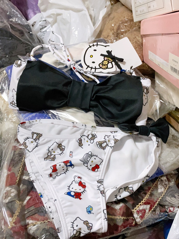 [Domestic Stock Available] Sanrio Hello Kitty Two-Piece Swimsuit Set, One Size Fits All, Brand New with Tags