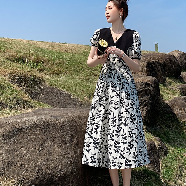 高腰显瘦印花高级感茶歇裙子,娃娃领连衣裙