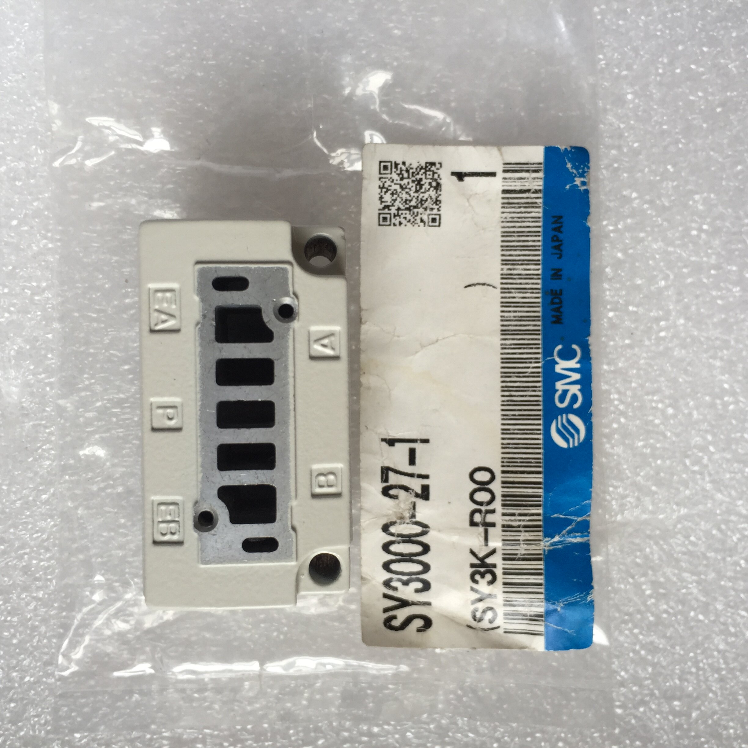 SY3000-27-1 Base Japan SMC New Original Fitted Solenoid Valve Base 