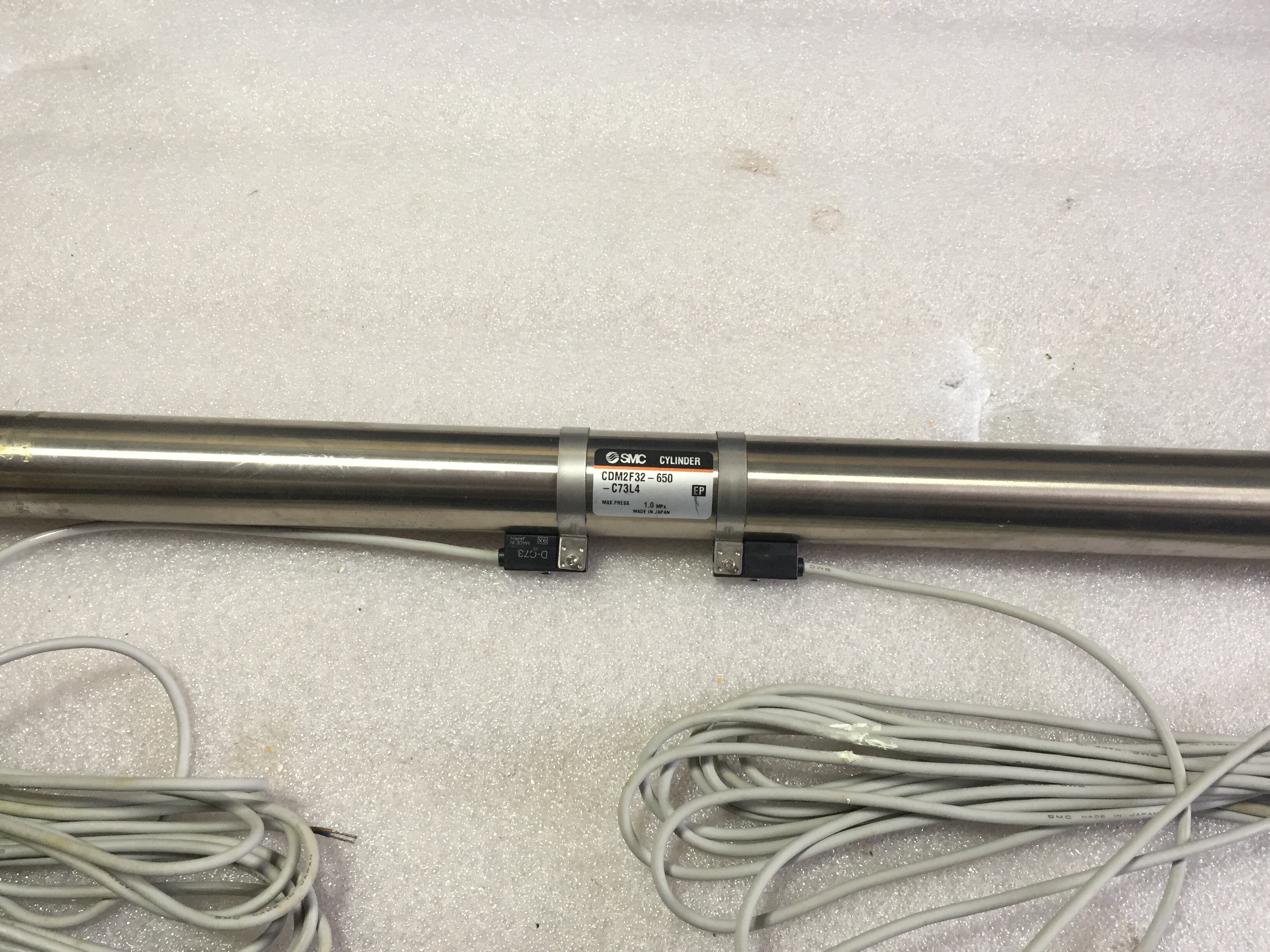 CDM2F32-650-C73L4 Japanese SMC cylinder original plant completely new