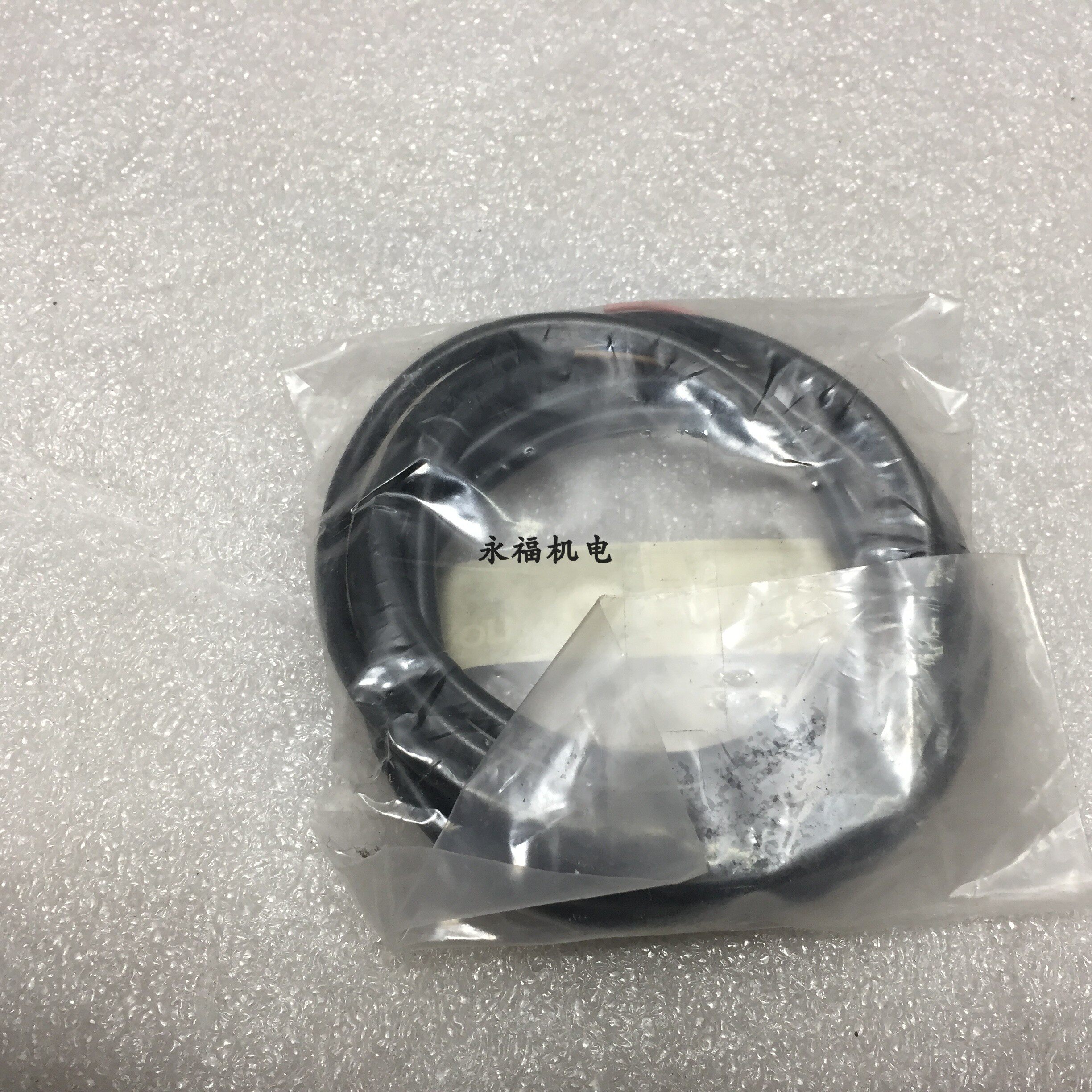 EE-1010 2M OMRON (Japan) OMRON groove type photoelectric switch seat original dress